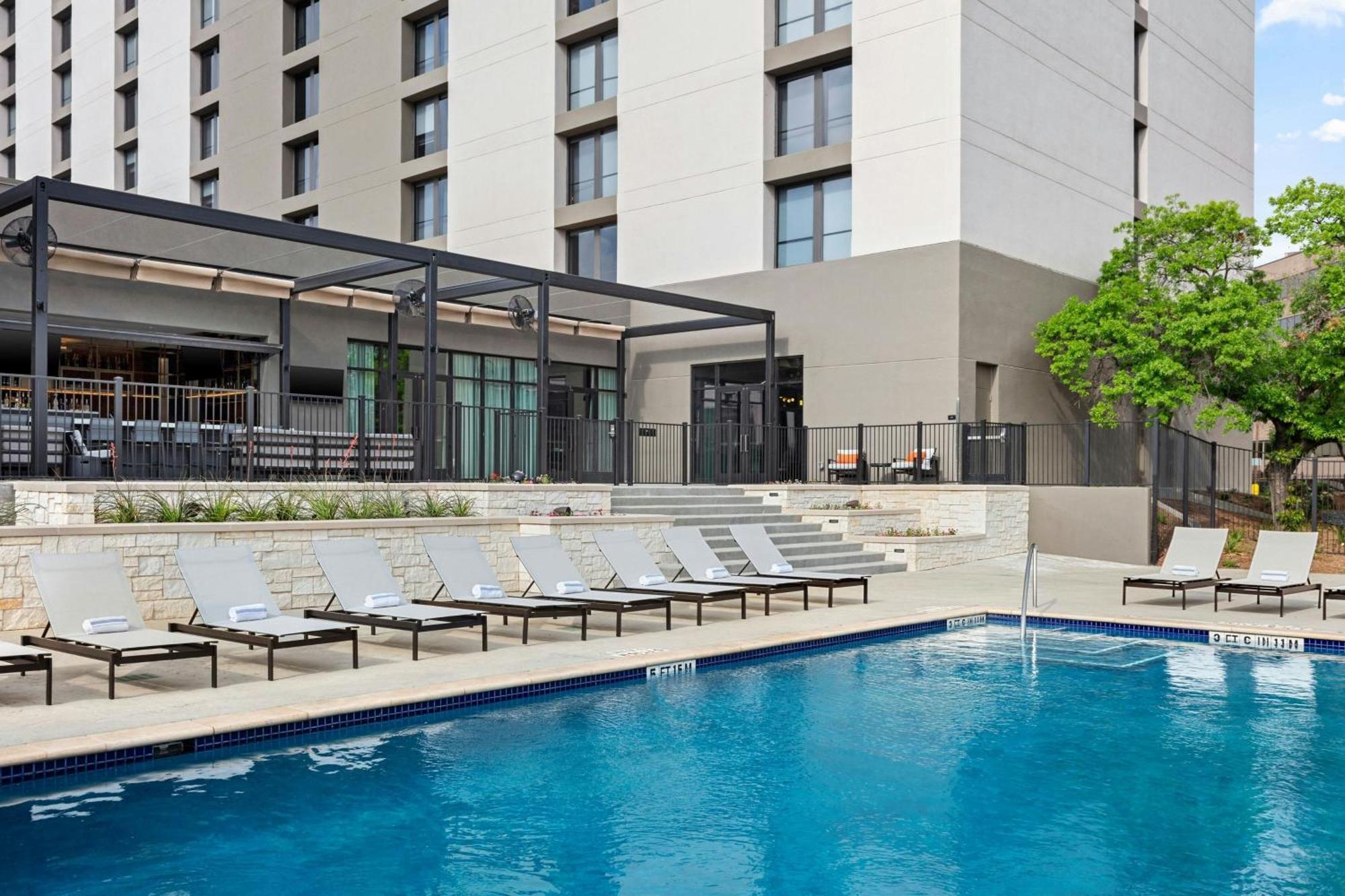 Marriott San Antonio Airport Hotel Bagian luar foto